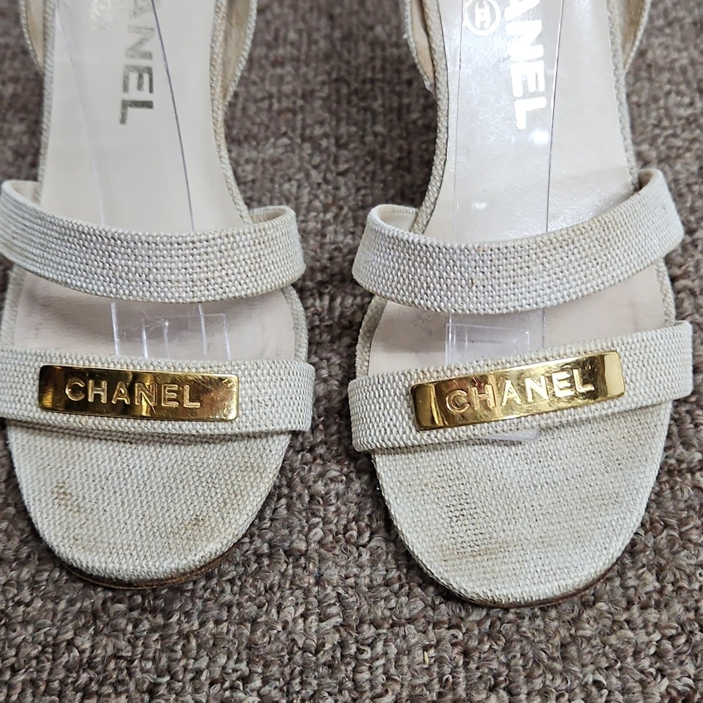 Chanel Beige Fabric Slingback Heels Gold Tone Metal Plate Sz 36 Womens - Picture 3 of 10